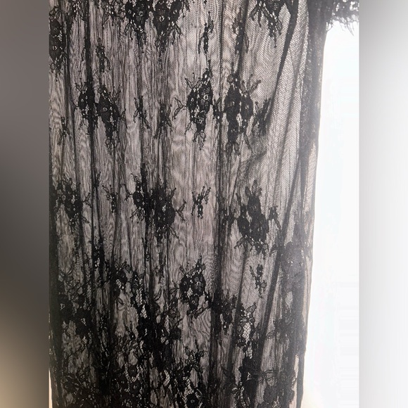 Lace midi dress - Picture 2 of 3